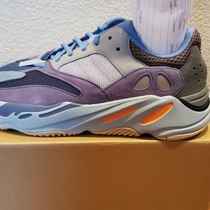 Yeezy 700 CARBON BLUE SIZE 11